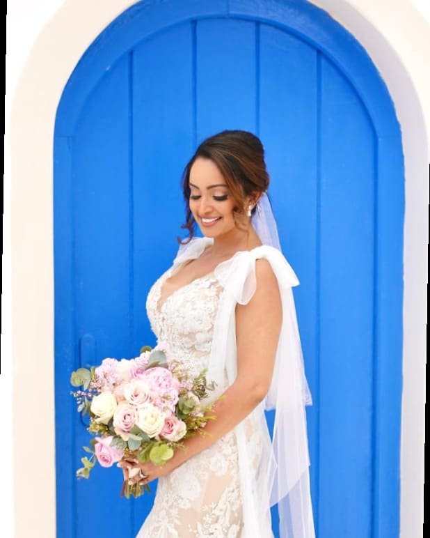 Natural bridal beauty in Santorini by Panos Antoniou